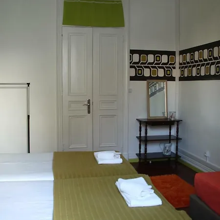 Hostal 1Ofushostel B&B