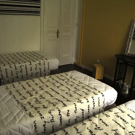 Hostal 1Ofushostel B&B *